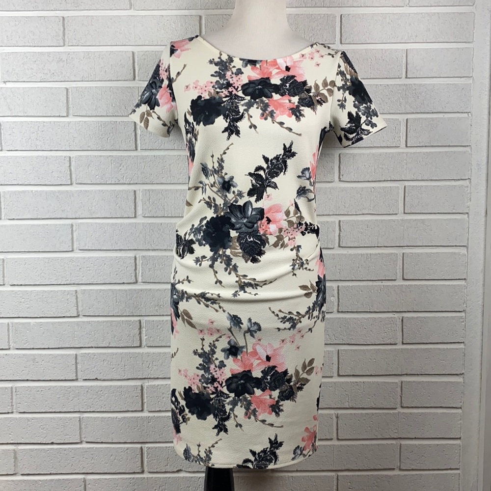 Pink Blush floral shortsleeve dress size small